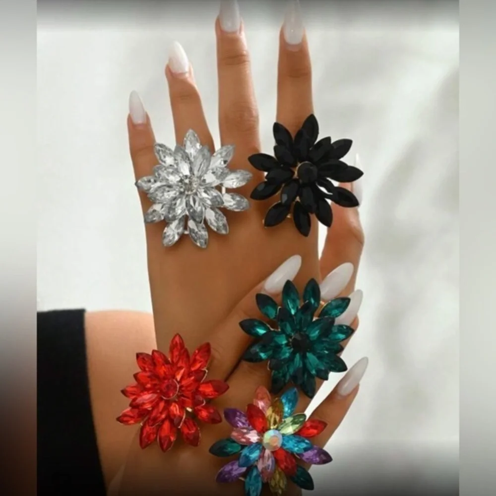 ✨NEW Elegant green Floral Adjustable Statement Ring
